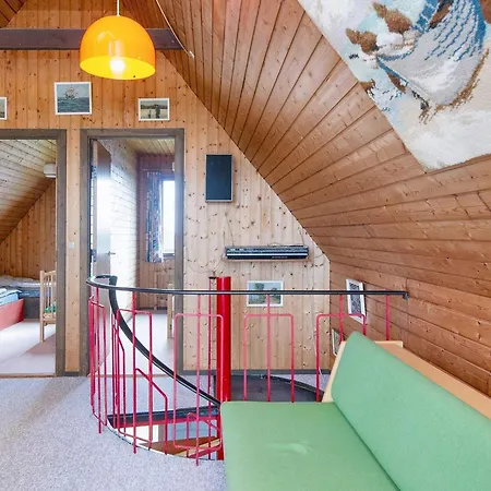 5 Person In Harbo Re Harboør